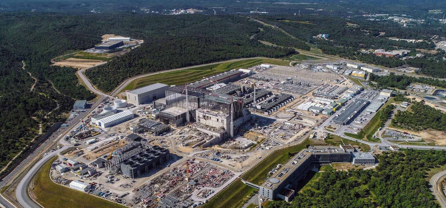 Термоядерный реактор в Японии. ITER должен быть запущен в ближайшие несколько лет. Фото.