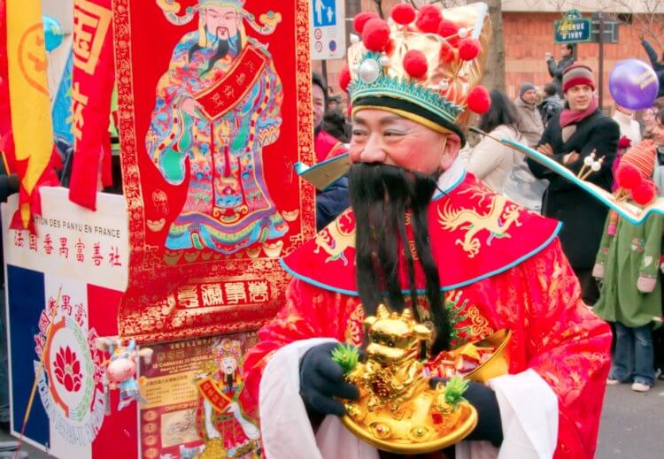 Китайский Дед Мороз — Шань Дань Лаожен. Китайский Шань Дань Лаожен, также известный как Шо Хин и Дун Че Лао Рен. Фото.