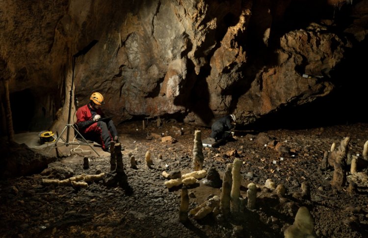 Пещера древних людей в Испании. Фотография новой пещеры в комплексе Ла Гарма. Фото.