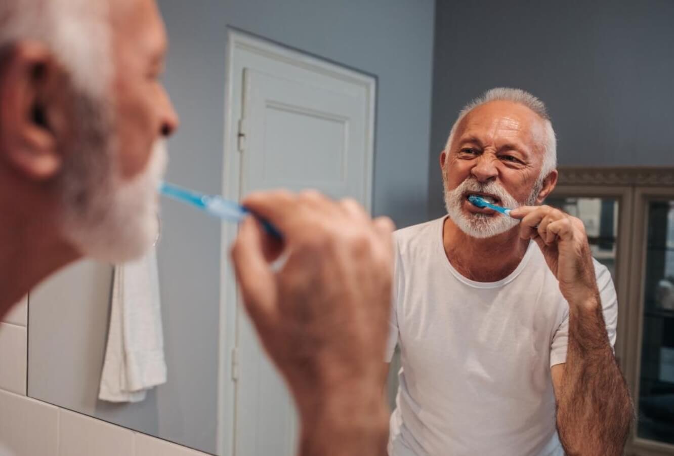 Что будет, если не чистить зубы. Регулярная чистка зубов очень важна для здоровья мозга. Фото.