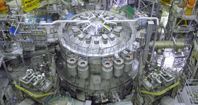 В Японии открыли крупнейший в мире термоядерный реактор. Фото.