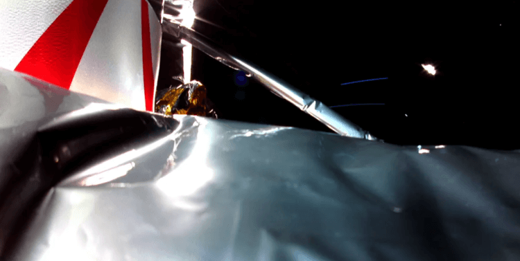 Что произошло с миссией Peregrine One. Фото с борта космического аппарата с поврежденной обшивкой. Фото.