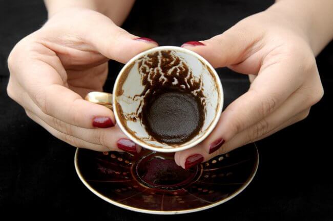 Ученые нашли применение кофейной гуще — вот почему ее не стоит выбрасывать. Фото.
