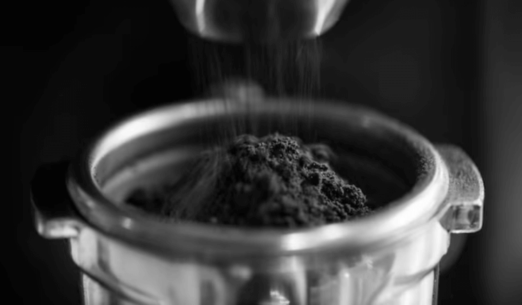 Как отходы кофе можно использовать в бетоне. Кофейный уголь повышает прочность бетона на 30%. Фото.