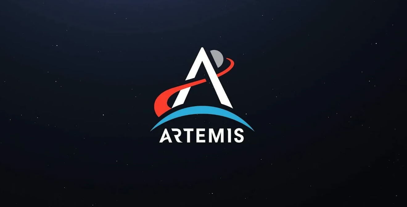 Полет людей на Луну в рамках миссии «Артемида». Логотип космической программы «Артемида». Фото.