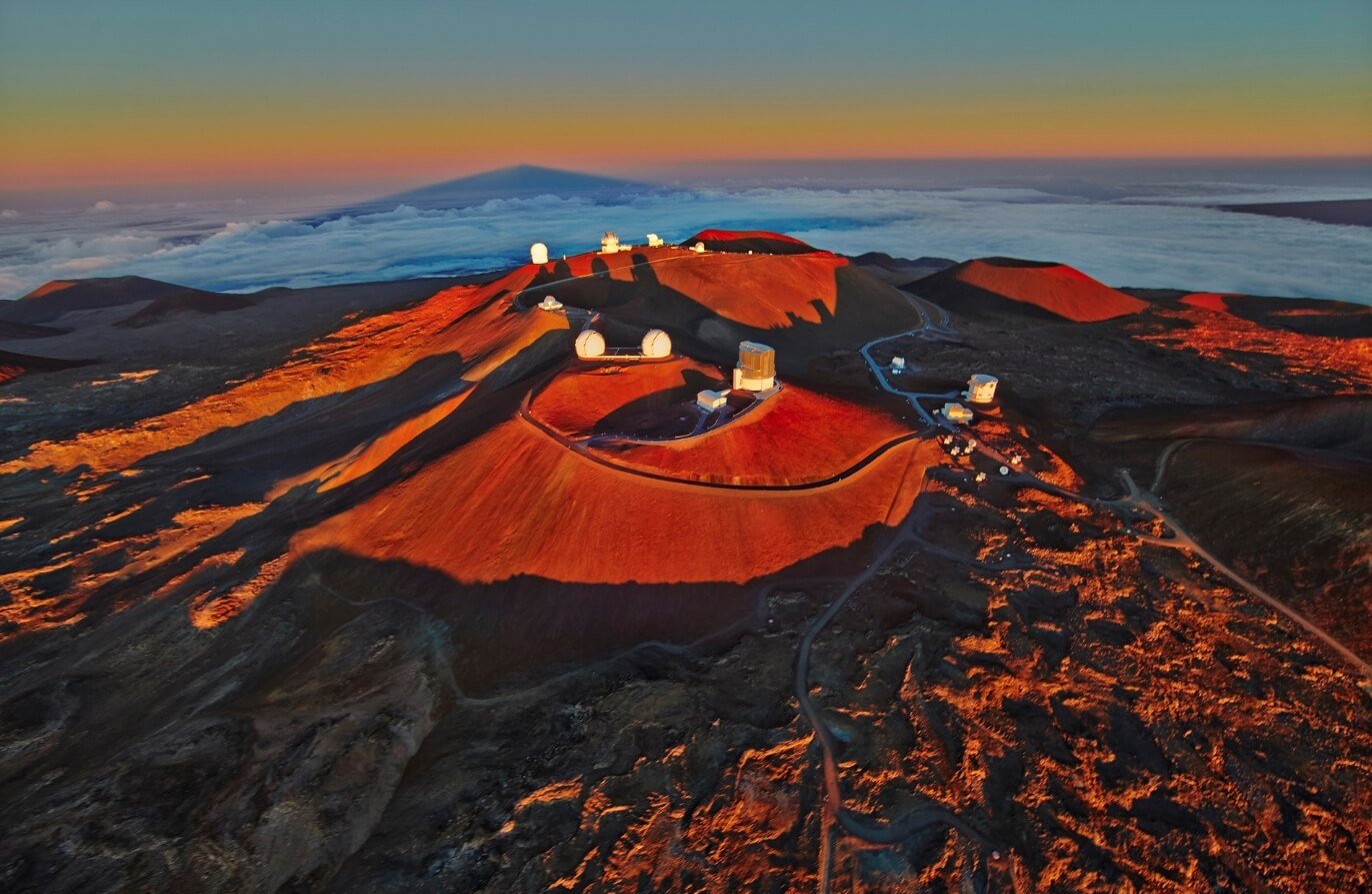 Высочайшая гора солнечной системы находится. Мауна-Кеа на Гавайях. Обсерватория Мауна Кеа, Гавайи. Мауна Кеа самая высокая гора в мире Гавайи. Гора Мауна-Кеа на Гавайях высота.