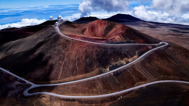Гавайская обсерватория Мауна-Кеа. Дорога, ведущая к вершине Мауна-Кеа. Фото.