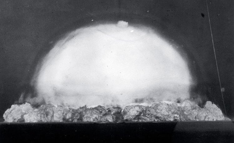 Может ли атмосфера Земли сгореть. Взрыв атомной бомбы «Штучка». Фото.