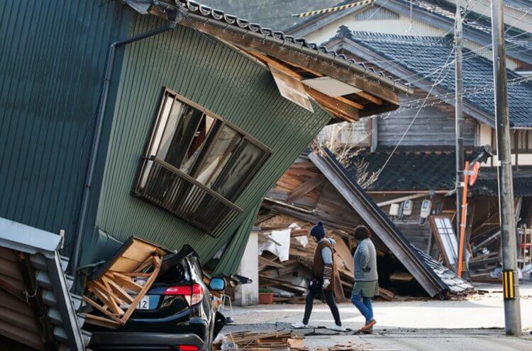 Землетрясения в Японии в 2024 году. Разрушенные дома в Японии. Фотография: Kim Kyung-Hoon. Фото.
