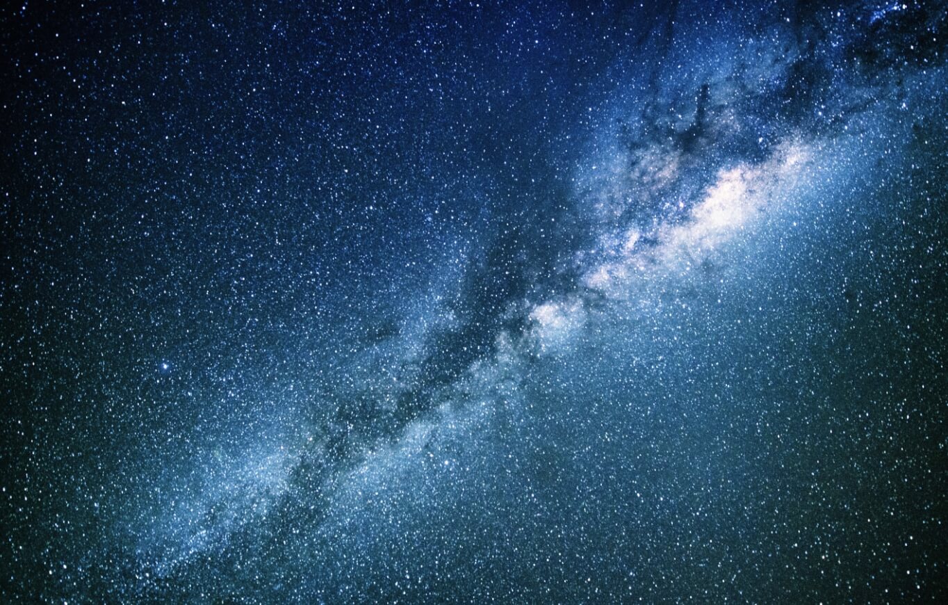 Существует много потенциально обитаемых планет. По расчетам ученых, в Млечном пути есть более 100 миллиардов звезд. Фото.