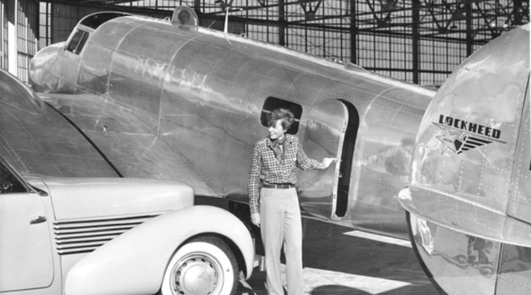 Кругосветный перелет Мэри Эрхарт. Двухмоторный самолет Lockheed Model 10 Electra, исчезнувший во время кругосветного путешествия Мэри Эрхарт. Фото.