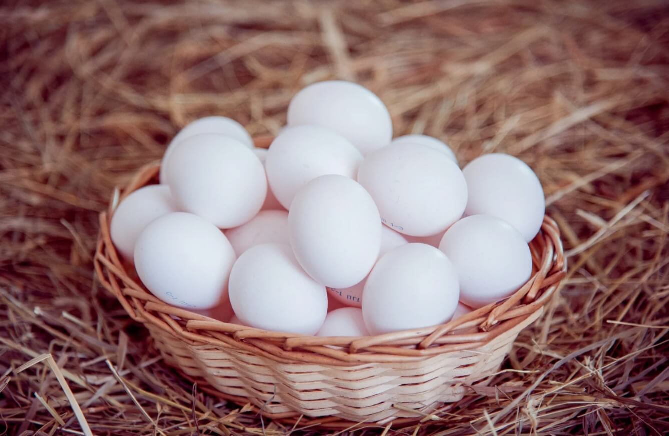 Что такое столовые яйца. Столовые яйца помечаются синим цветом. Фото.