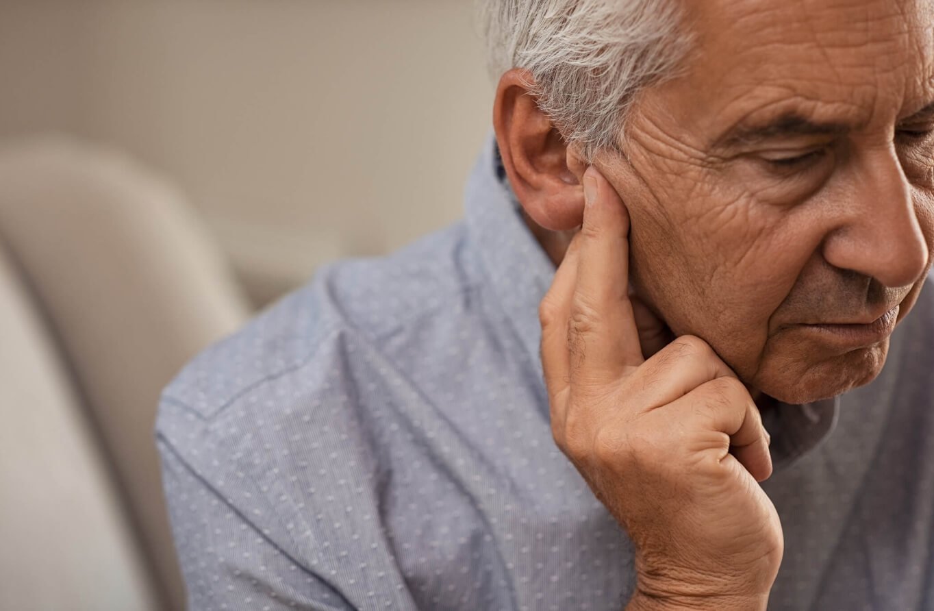 Что приводит к ухудшению слуха. Прослушивание музыки в молодости может привести к потере слуха в пожилом возрасте. Фото.