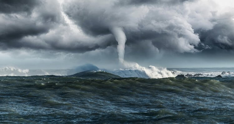 Из-за чего возникают ураганы. Ураганы всегда образуются над океанами. Фото.