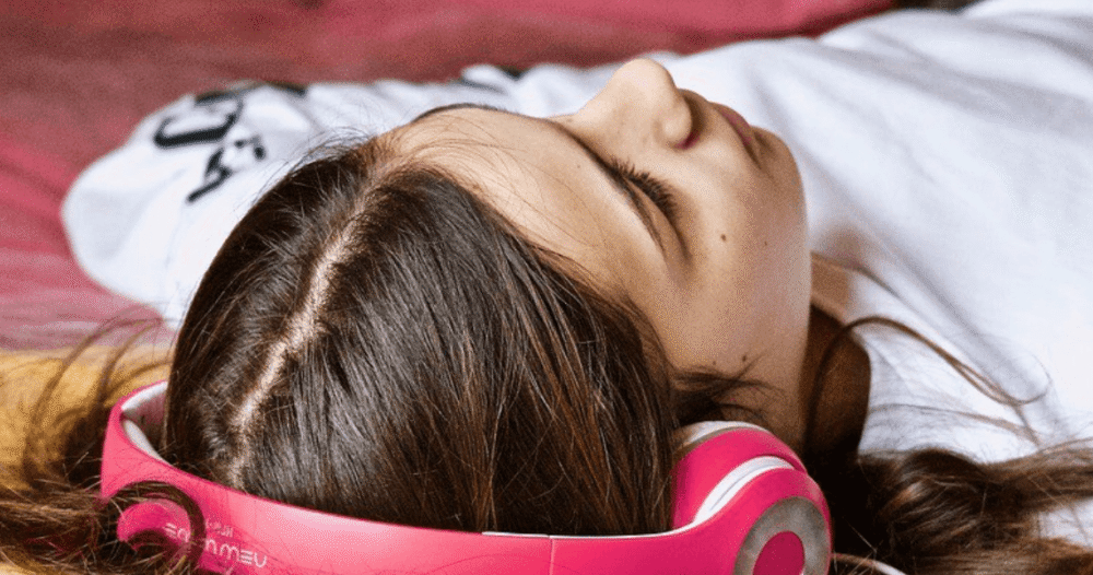 眠っている人間の脳でも理解できる言葉