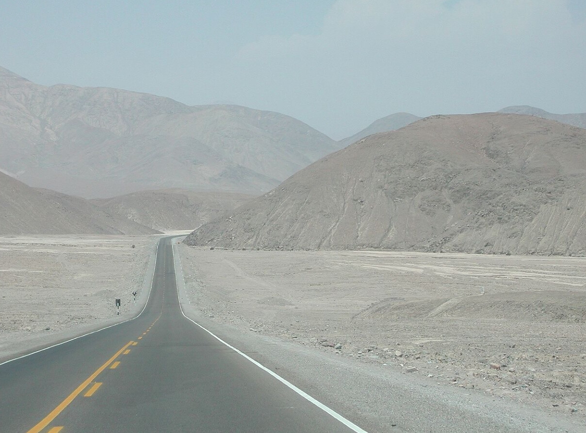 Панамериканское шоссе. Панамериканское шоссе в пустыне Атакама. Фото.