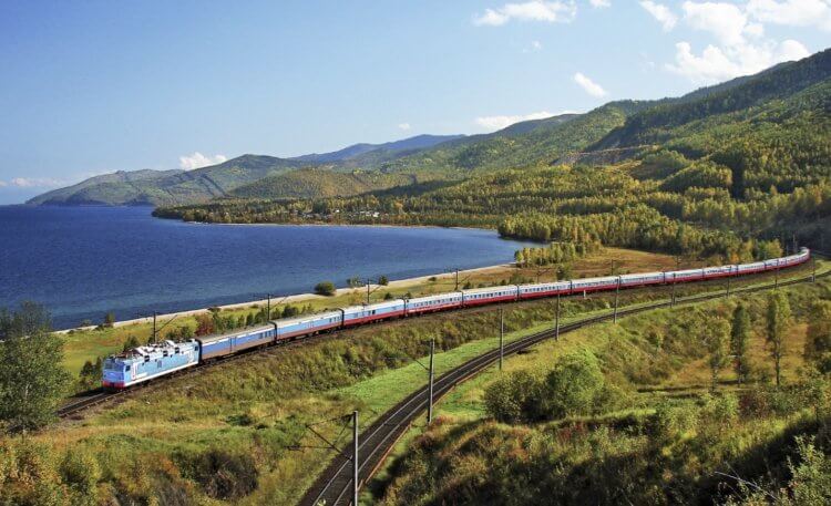 Den længste jernbanerute. Den transsibiriske jernbane passerer gennem mange smukke steder. Foto.