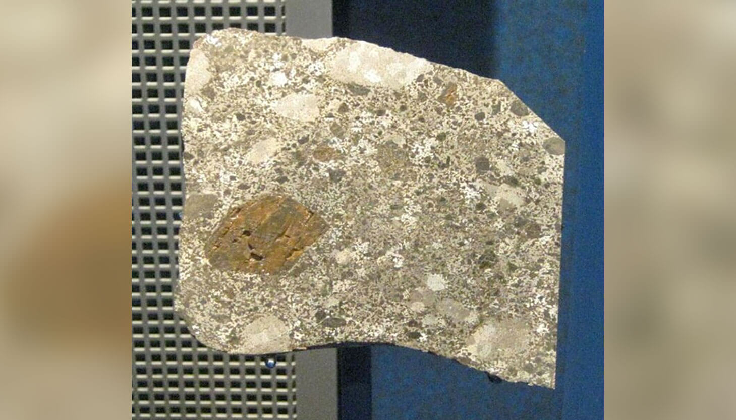 Самый большой метеорит в мире. Фрагмент метеорита Шингетти. Фото.