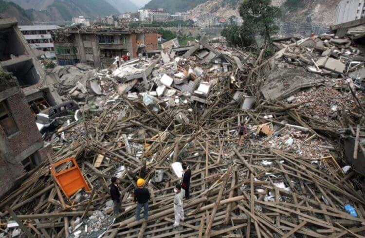 Самые страшные стихийные бедствия. Землетрясения часто застают людей врасплох, что и становится причиной многочисленных жертв. Фото.
