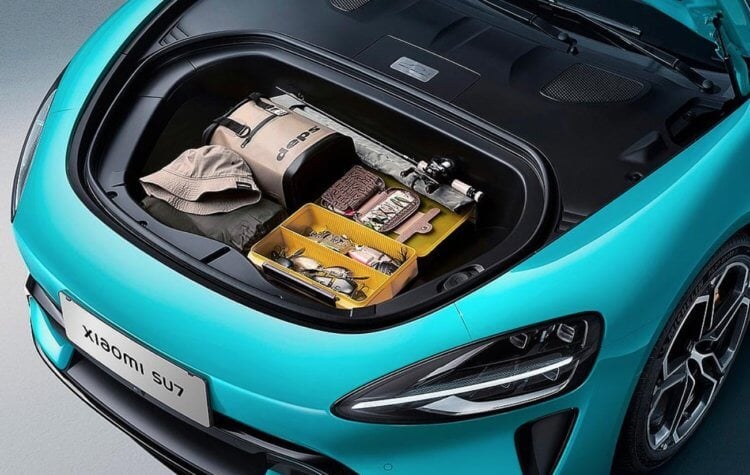 The first electric cars of Xiaomi. Front trunk of Xiaomi SU7. Image: arenaev.com. Photo.
