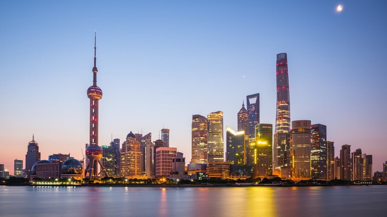 Китайские города оседают с высокой скоростью. Шанхай за последние 100 лет осел более чем на 3 метра. Источник фото: www.airpano.ru. Фото.