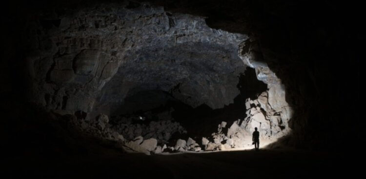 Lava cave of ancient people. Inside the Umm Jirsan lava tube. Image source: sciencealert.com. Photo.
