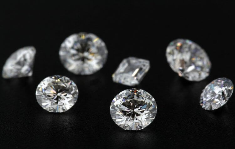 什么是高温高压钻石？ 无论采用何种技术，人造钻石的品质都是相同的。 图片来源：Phone Arena 照片。
