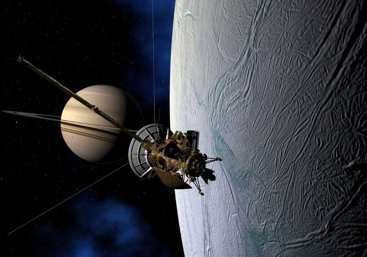 Энцелад — шестой спутник Сатурна. Аппарат «Кассини» рядом с Энцеладом. Источник изображения: slsc.org. Фото.