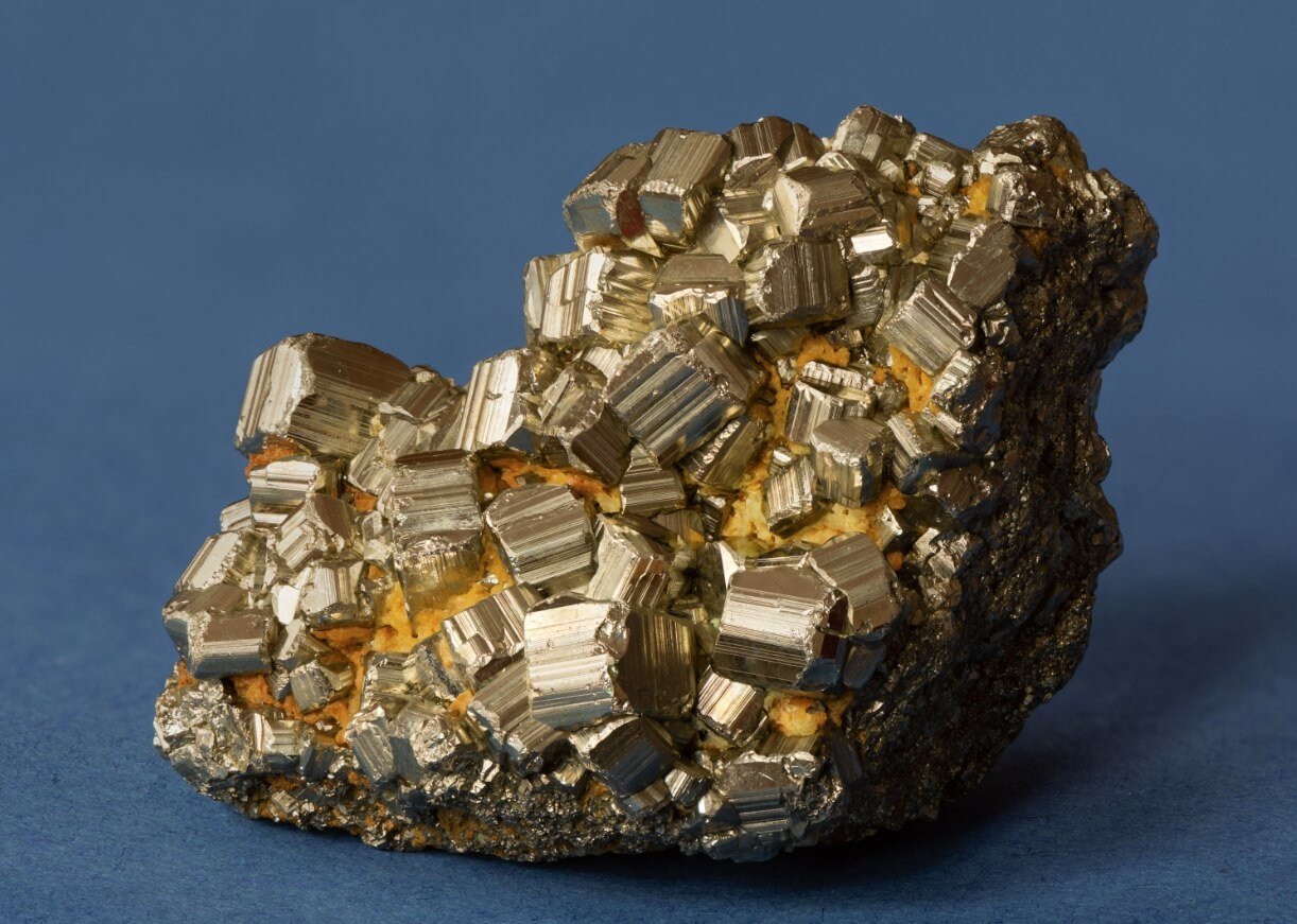 В фальшивом «золоте дураков» найден литий — в будущем он может сильно подорожать. Пирит — бесполезный минерал, который очень похож на золото. Источник изображения: theconversation.com. Фото.