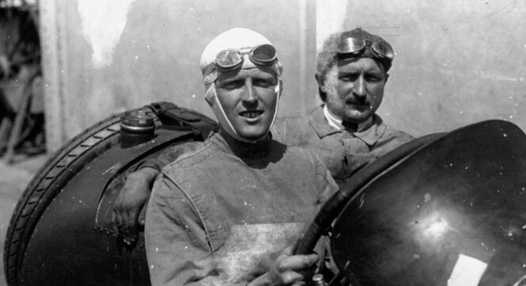 Malcolm Campbells hastighedsrekorder i 20'erne. Racer Henry Seagrave (til venstre). Fotokilde: techinsider.ru. Foto.