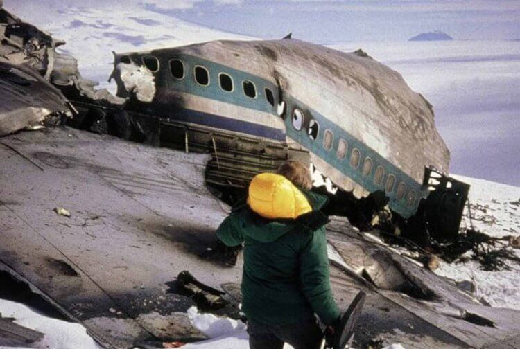 Plane crash at Mount Erebus. Photo after the DC-10 crashed at Mount Erebus. Source: dallasnews.com. Photo.