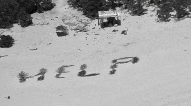 Just like in the movies: people saved themselves from a desert island by putting the word “save” on the sand. The inscription “Save” laid out on a desert island. Source: IFL Science. Photo.