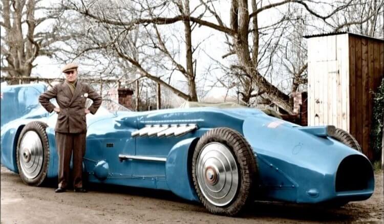 Nye rekorder og racerens seneste præstationer. En af versionerne af Blue Bird-bilen, som Malcolm Campbell kørte i 30'erne. Fotokilde: www.reddit.com. Foto.