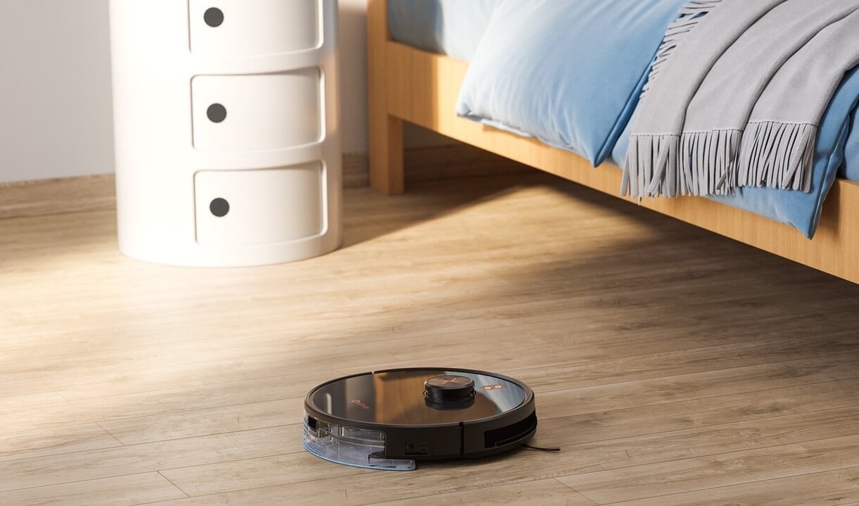 A powerful robot vacuum cleaner for cleaning carpets. Neatsvor vacuum cleaners are a real work of art and engineering. Photo.