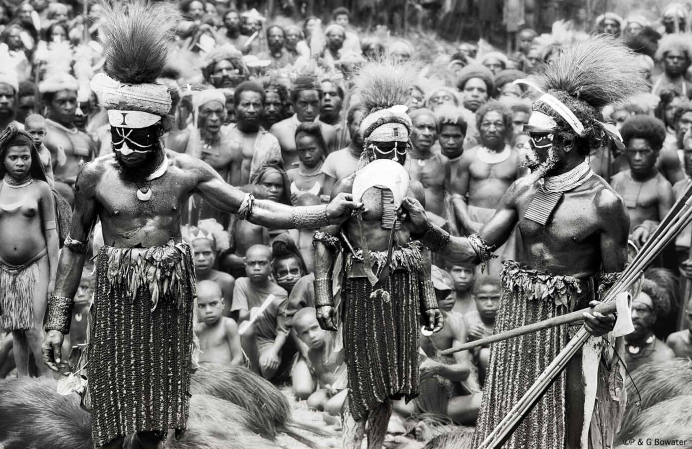 Болезнь куру у племени форе. Считается, что в Папуа — Новой Гвинее обитает более 800 племен. Изображение: fotoman.name. Фото.