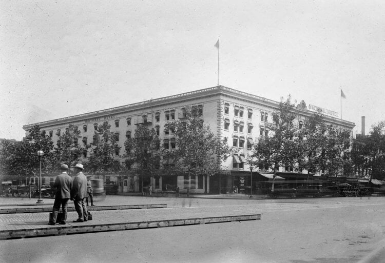 Den nationale epidemi. The National Hotel i Washington. Billede: National Photo Company Collection. Foto.