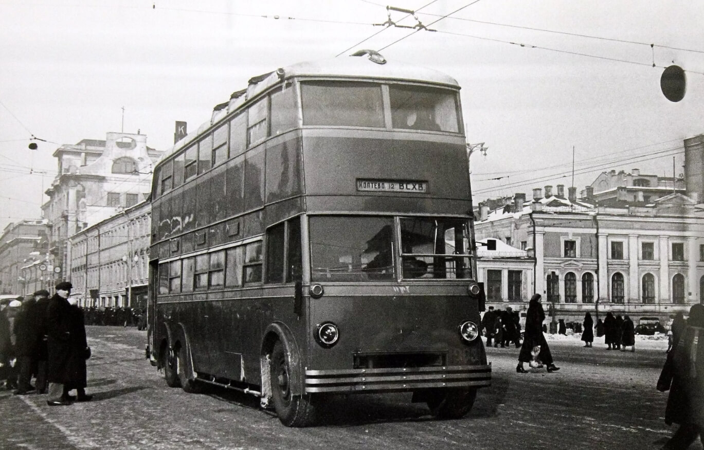 Почему в СССР отказались от двухэтажных троллейбусов и автобусов. В 1930-е годы в Москве были запущены двухэтажные троллейбусы ЯТБ-3, но они не обрели популярность. Изображение: m24.ru. Фото.