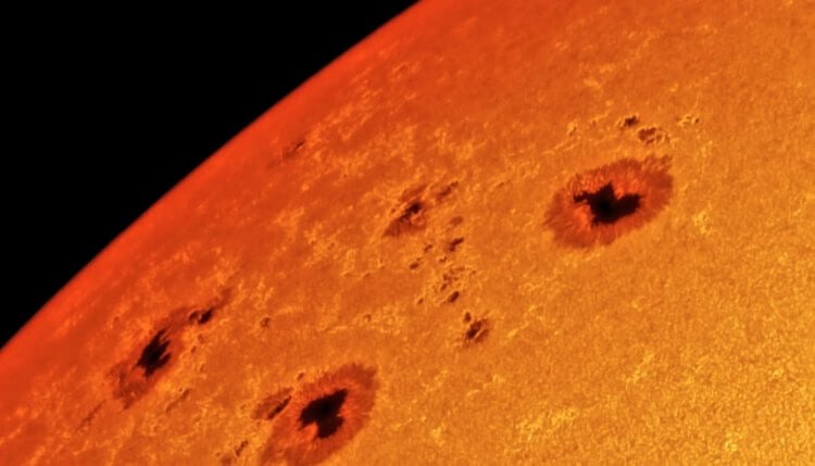 2024 年 4 月に太陽フレアが発生。 太陽の暗い斑点。 写真提供: ランカウイ国立天文台、MYSA/MOSTI。 写真。