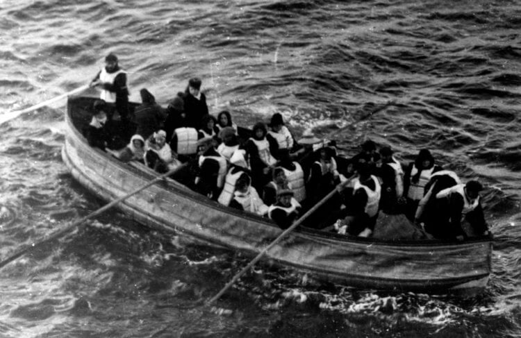 Funeral of the victims of the Titanic crash. Rescue of the surviving passengers of the Titanic. Photo source: flytothesky.ru. Photo.