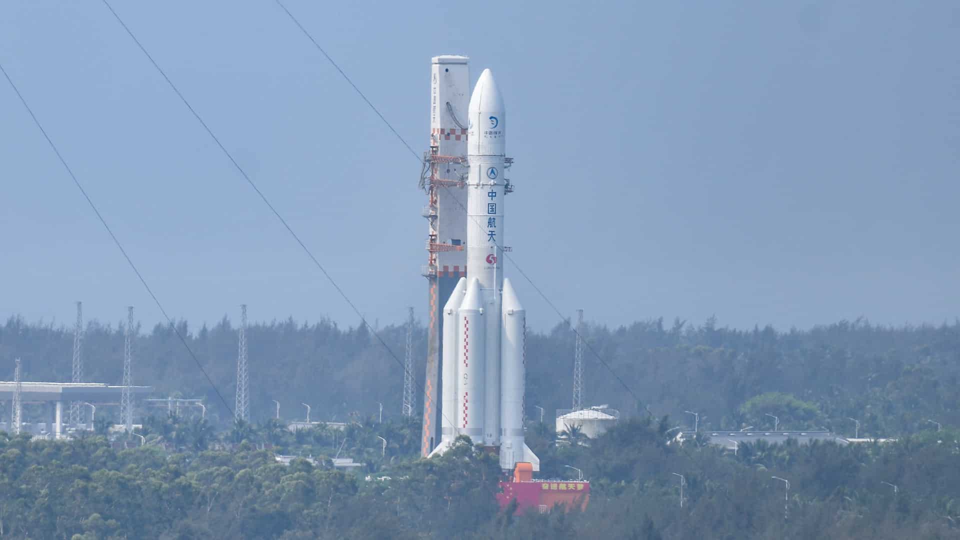 Китай запускает миссию “Чанъэ-6” для доставки образцов грунта с обратной стороны Луны. Китай запустил миссию Чанъэ-6 для доставки на Землю грунта с обратной стороны Луны. Источник фото: euronews.com. Фото.