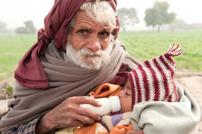 Самый пожилой отец в мире: как житель Индии стал папой в 96 лет. Фото.