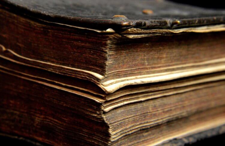 The dangers of antique books. Antique books that do not have poisonous components can be worth a lot of money. Image source: hippopx.com. Photo.