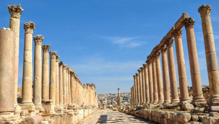 The ancient city of Hermopolis. The ruins of the city of Hermopolis in Egypt. Photo source: trip.com. Photo.