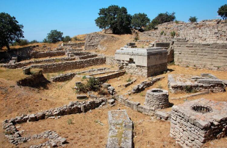 Did the ancient city of Troy exist? Ruins on the Hissarlik hill. Photo source: rg.ru. Photo.