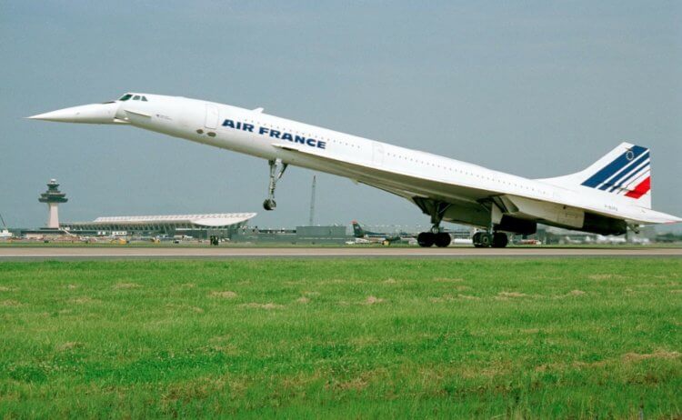 The fastest trip around the world. The high-speed Concorde airliner. Photo source: jetphotos.com. Photo.