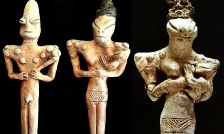 Древние статуи ящериц. Можно подумать, что эти статуэтки изображают инопланетян. Источник: mru.ink. Фото.