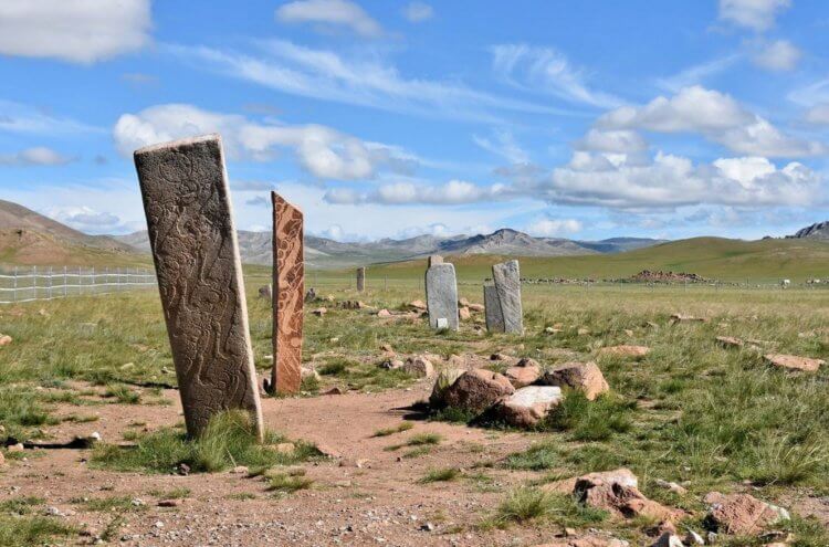 Археологические находки в Монголии. Оленные камни в Монголии. Источник: mentalfloss.com. Фото.