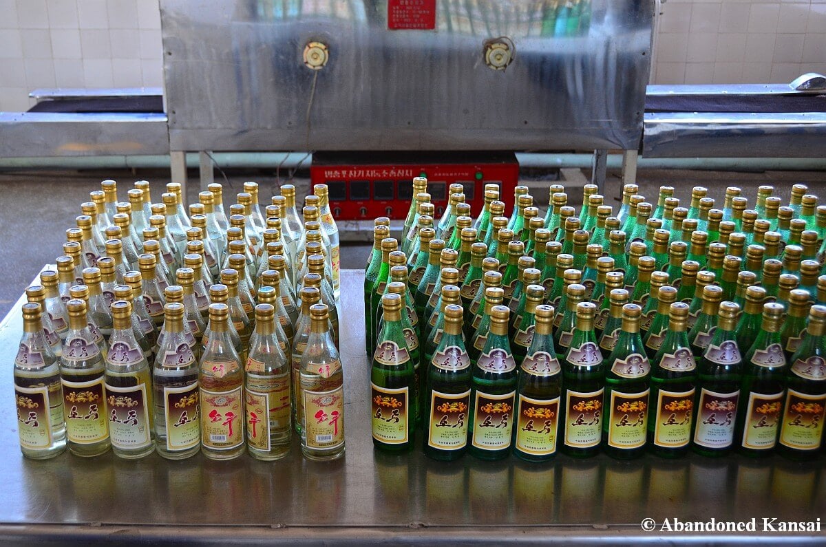 Соджу: что это такое и как его готовят. Соджу – традиционный напиток в Южной и Северной Корее. Изображение: abandonedkansai.com. Фото.