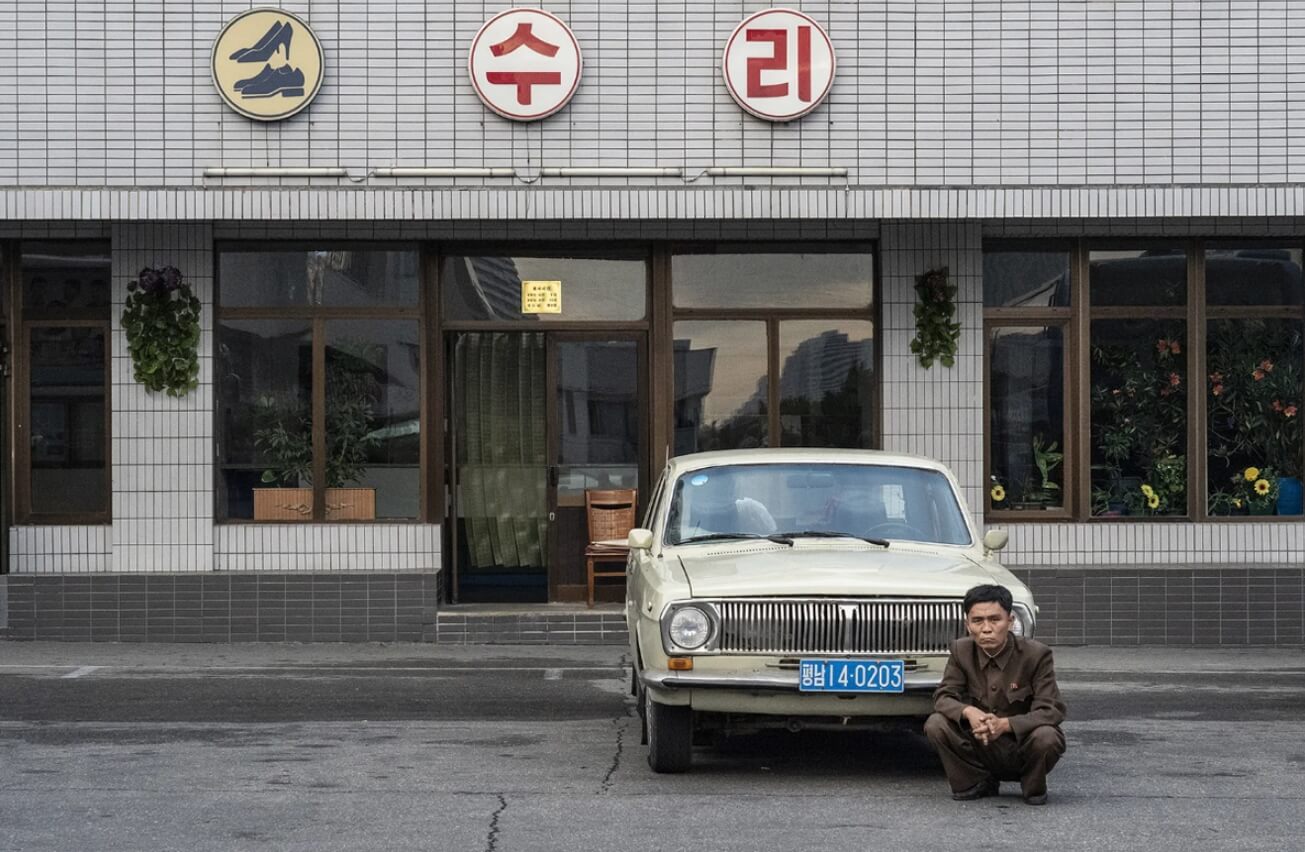 Автомобили Северной Кореи: на чем ездят жители самой закрытой страны в мире? В Северной Корее много копий автомобилей советского производства. Источник: foreignpolicy.com. Фото.