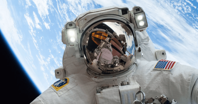 Питьевая вода из мочи: астронавтам нашли альтернативу подгузникам. Фото.